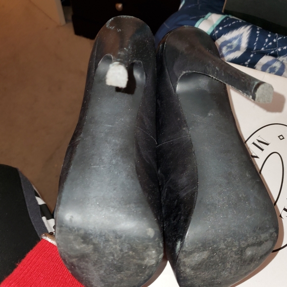 Heels/pumps - Picture 3 of 4